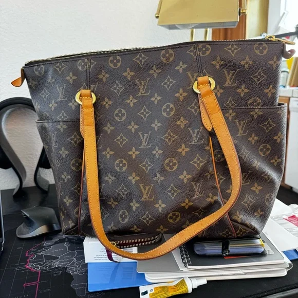 LOUIS VUITTON MONOGRAM TOTALLY MM PURSE TOTE BAG - Picture 2 of 10
